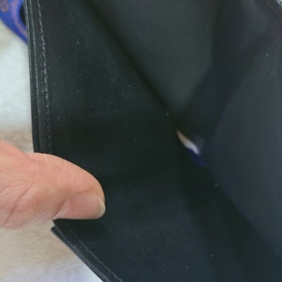 Louis Vuitton  Slender Wallet for Men in Damier Leather - Picture 8 of 10